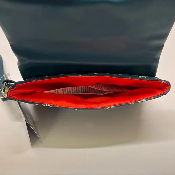 NEW DISNEY EPCOT GERMANY PAVILION BLACK FOREST MINNIE MOUSE QUILTED WRISTLET - Picture 3 of 11